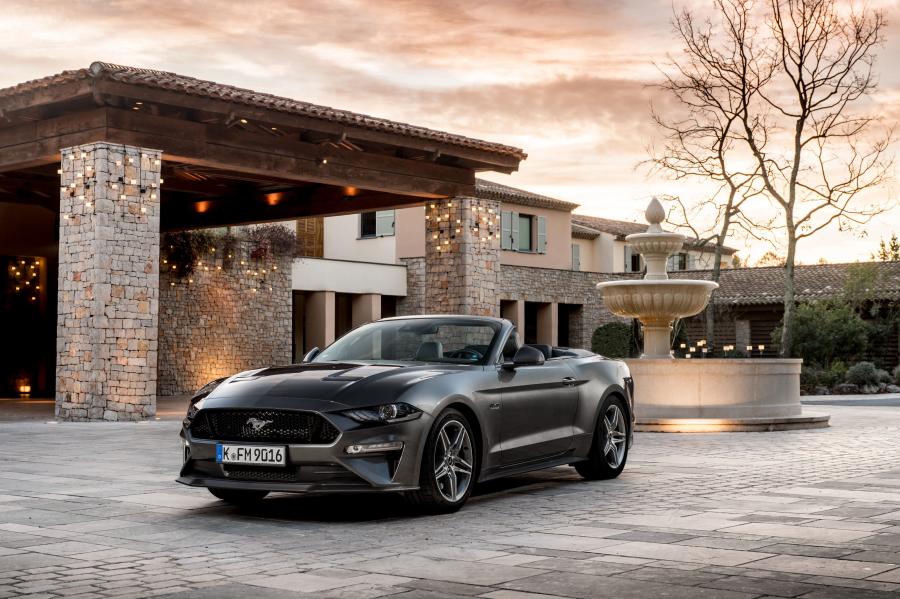  Ford Mustang GT Convertible 2017 года  (EU) (фото 16 из 34)